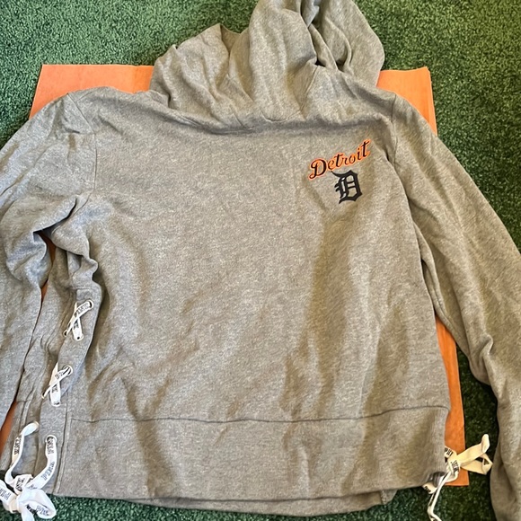 PINK DETROIT TIGERS HOODIE , gray , M - Picture 1 of 4